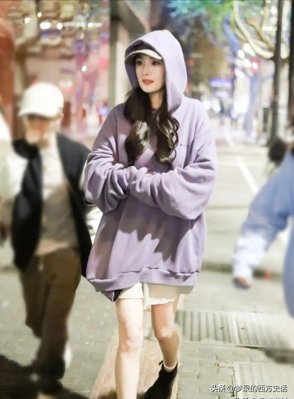 上半身貌美如花，下半身歪七八扭，这9位女星镜头前后反差好大