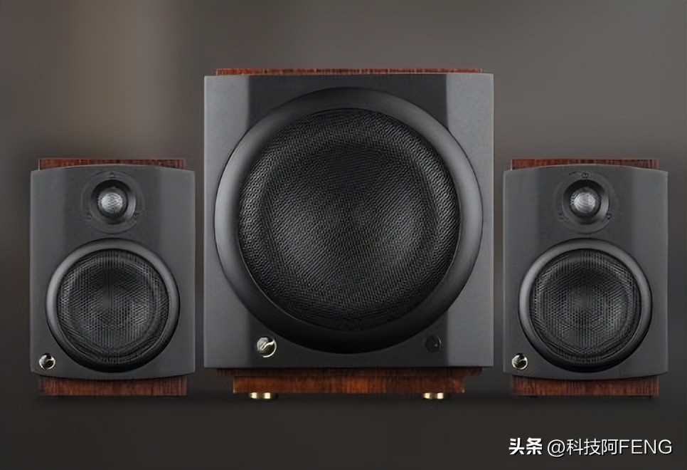 只为震撼音效而生？多源输入+8英寸低音炮，惠威M80W值得选择吗？