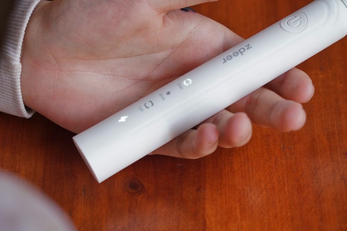 左点声波电动牙刷体验：清新简洁风设计，199元到底值不值