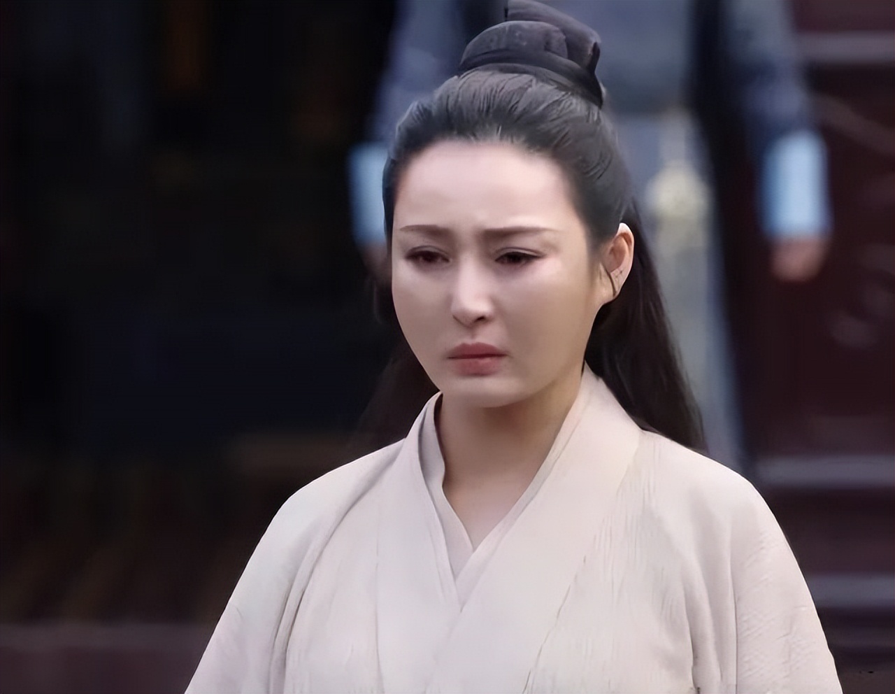 过气女明星窘况：街头卖唱、破产、卑微求工作，风光不再