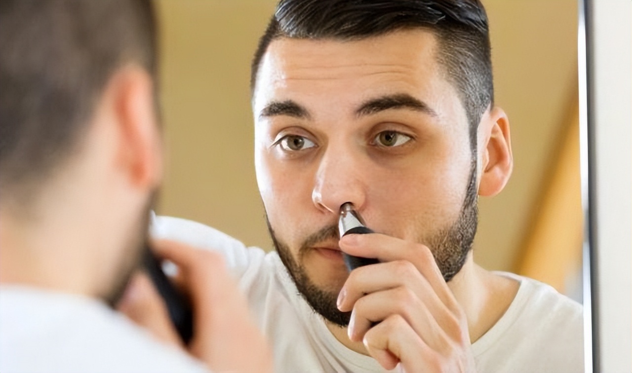 鼻毛往外窜的男性,有何与众不同?鼻毛变白又说明了什么问题呢?