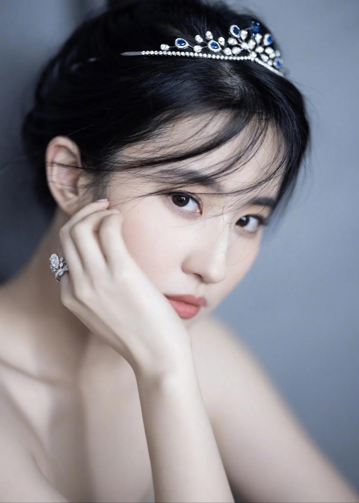 神仙姐姐又霸屏了，内娱颜值天花板刘亦菲美图欣赏