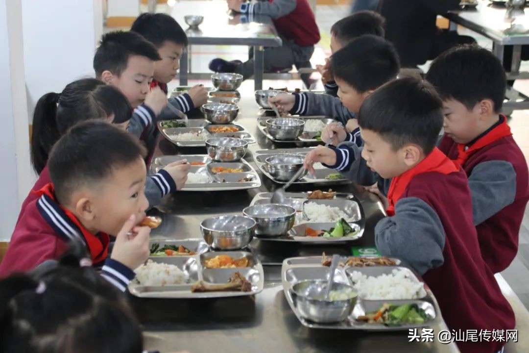 德成实验学校定于6月19日下午举行新生开放日，诚邀您和孩子前来