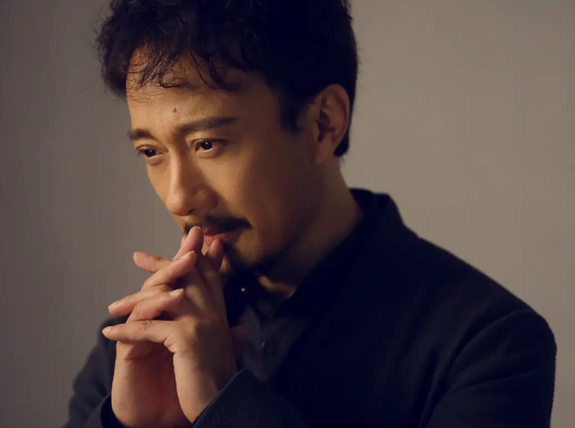 演员赵立新犯什么事了(赵立新:公派留学却入瑞典籍,是老戏骨,也是颠倒