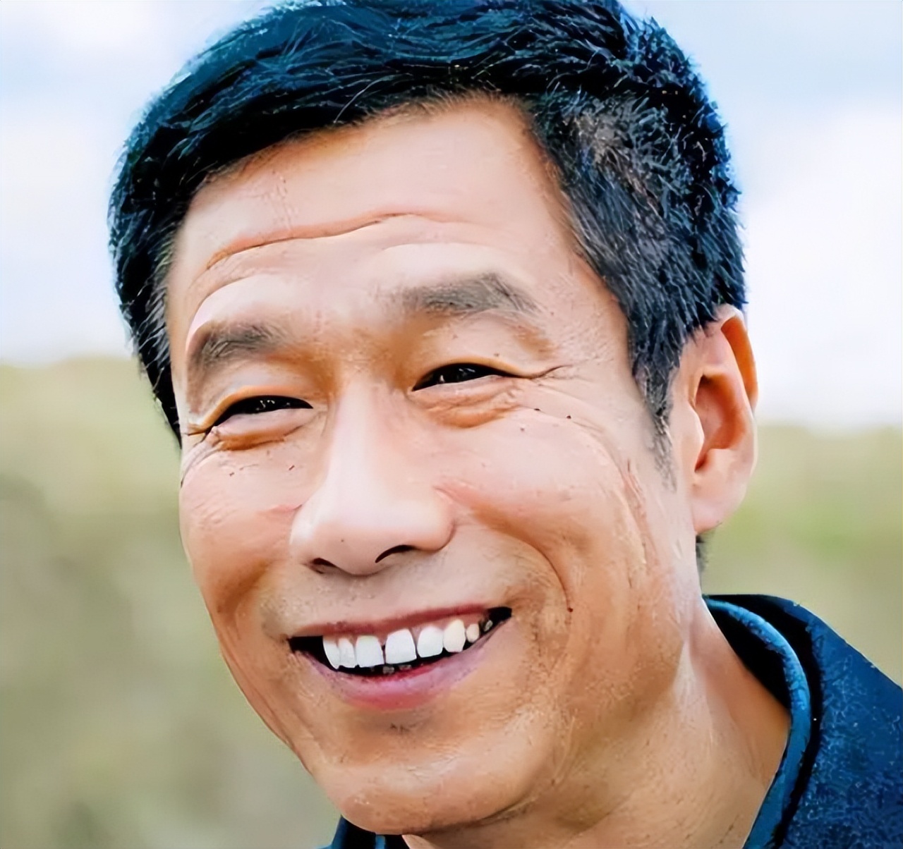 刘佩琦:把导演揣进游泳池,自称巩俐是前妻,和妻子偷户口本领证