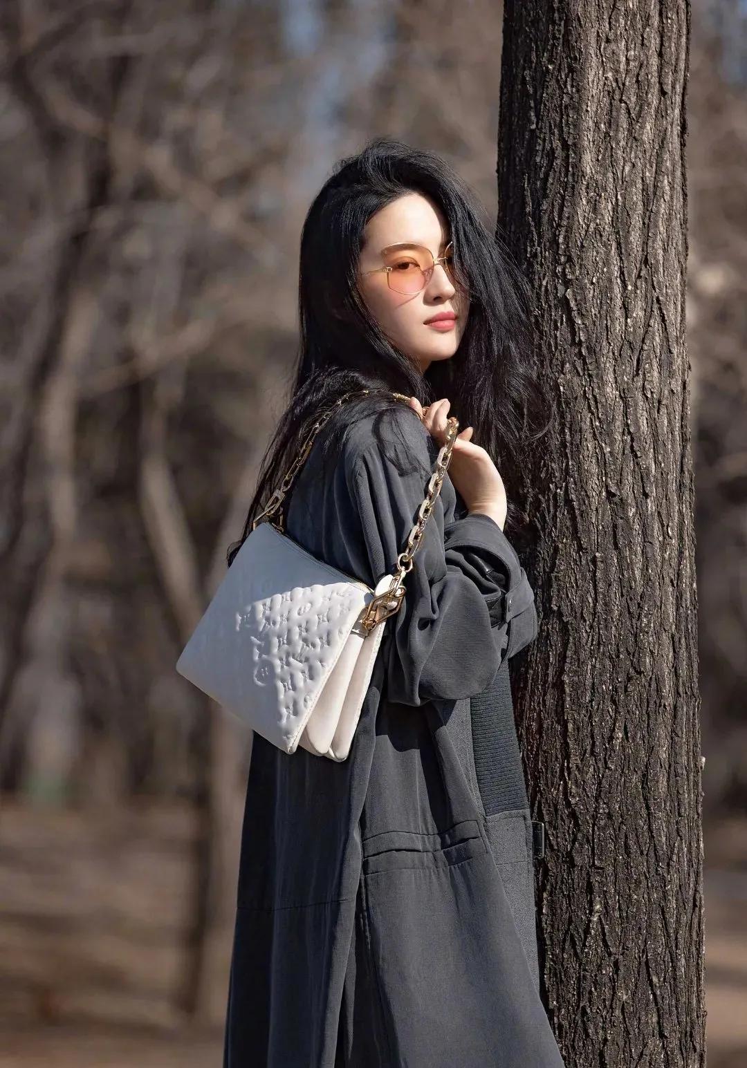 刘亦菲最新优雅大方，温婉迷人的美照