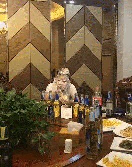 女朋友出差了，说去了上海出差，还给我发来了一张这样的照片