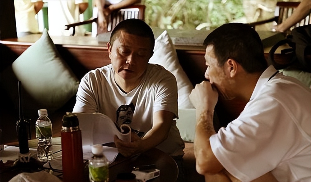 有人选择在娱乐圈硬混，有人选择保家卫国，同是星二代差距还挺大