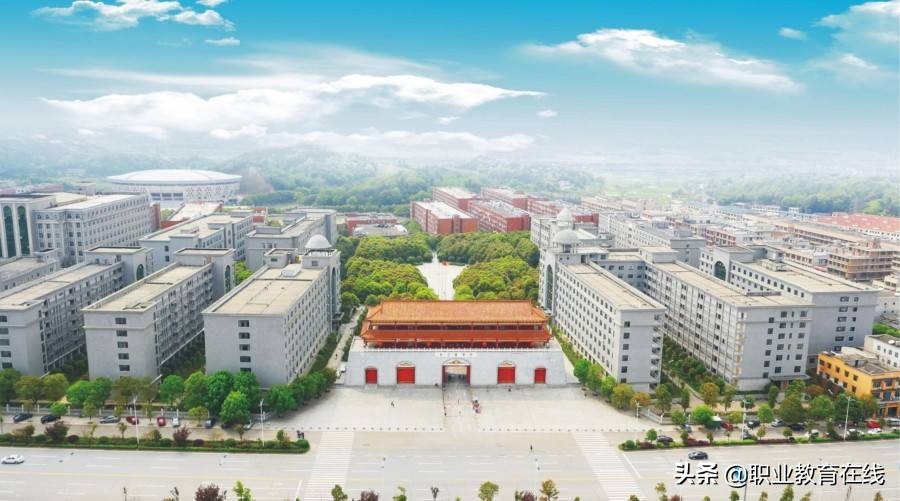 湖南有128所高校，湖北有130所高校，到底谁更强？