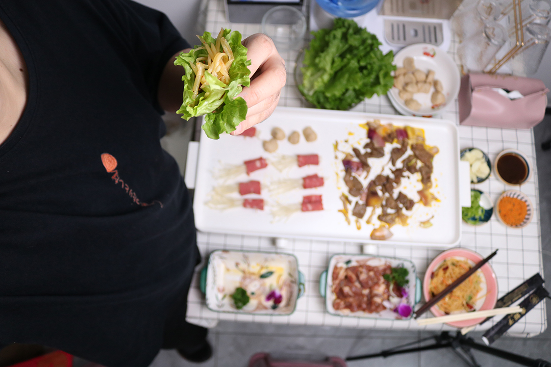 登上饭桌的移动灶台 用乐视嗨烤盘才知道在家吃烤肉到底有多香