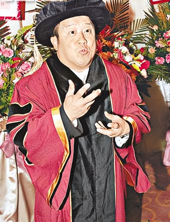 张学友刘德华古天乐都有，中学没毕业也能拿“荣誉博士”，值钱吗