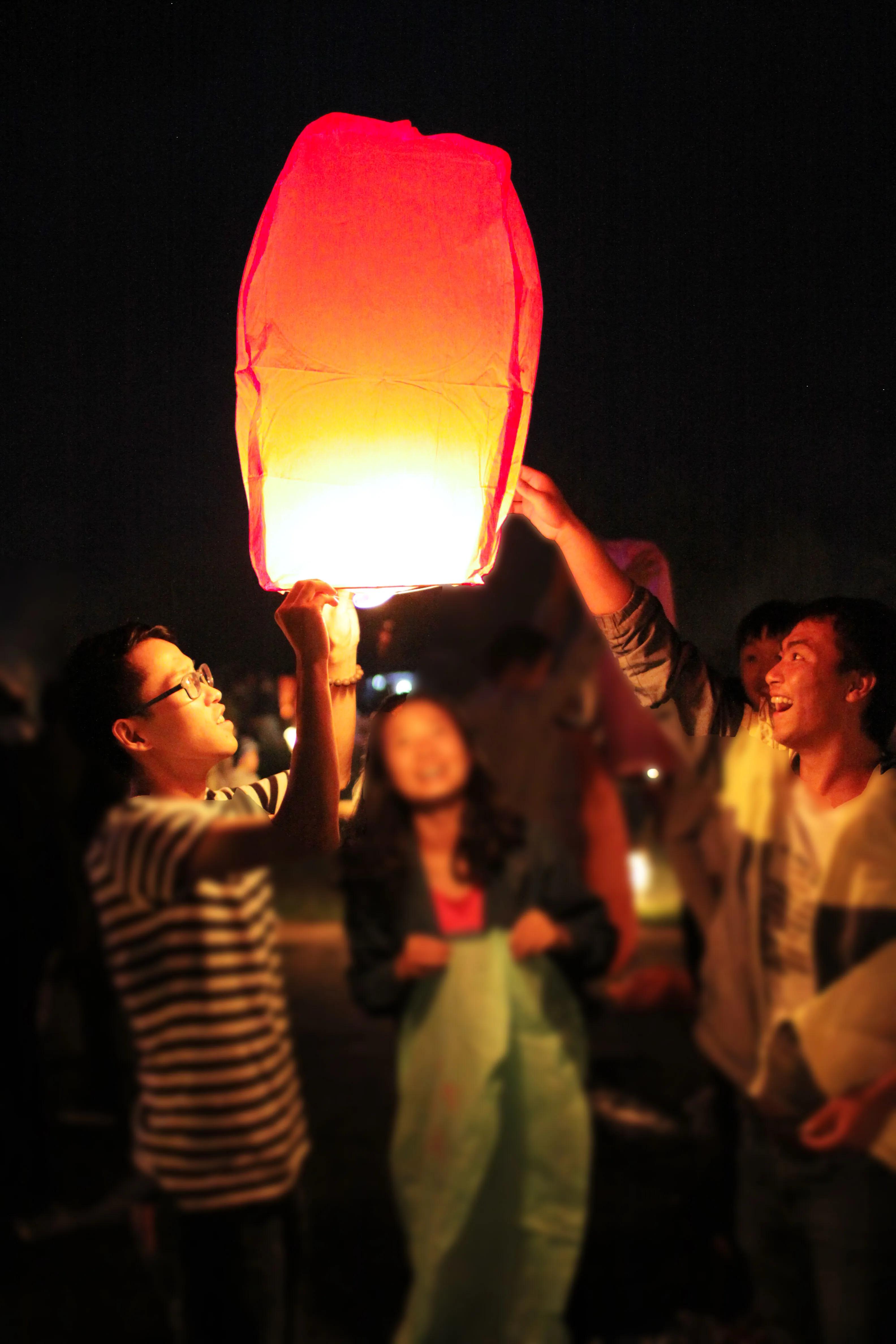 云南陆良:我对孔明灯许愿,愿时光能缓,愿故人不散
