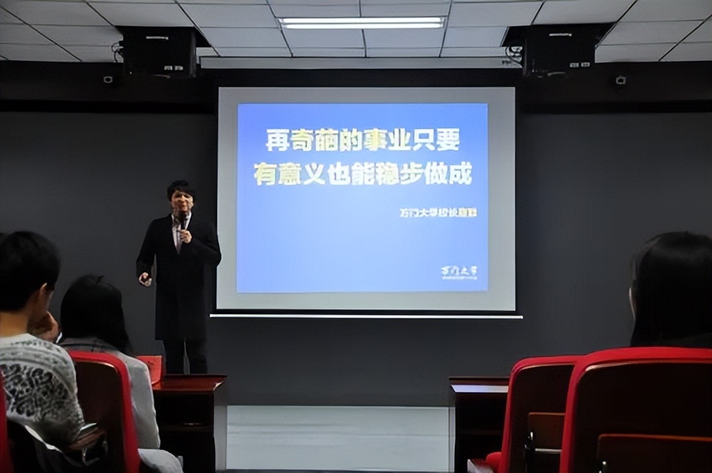 卷款5.4亿，连夜跑路！昔日的北大学霸，人设崩了