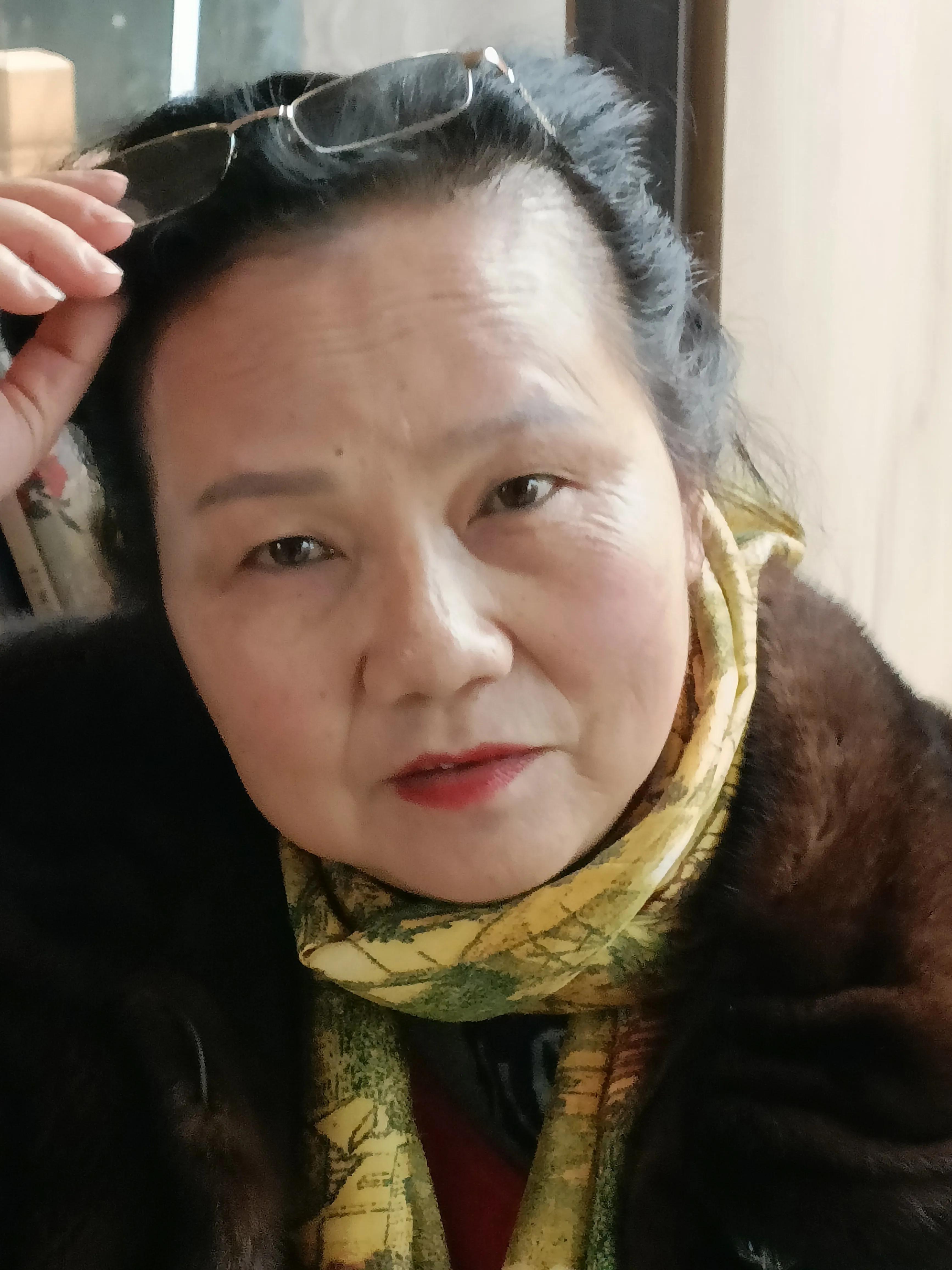 团拜会中的喜讯: