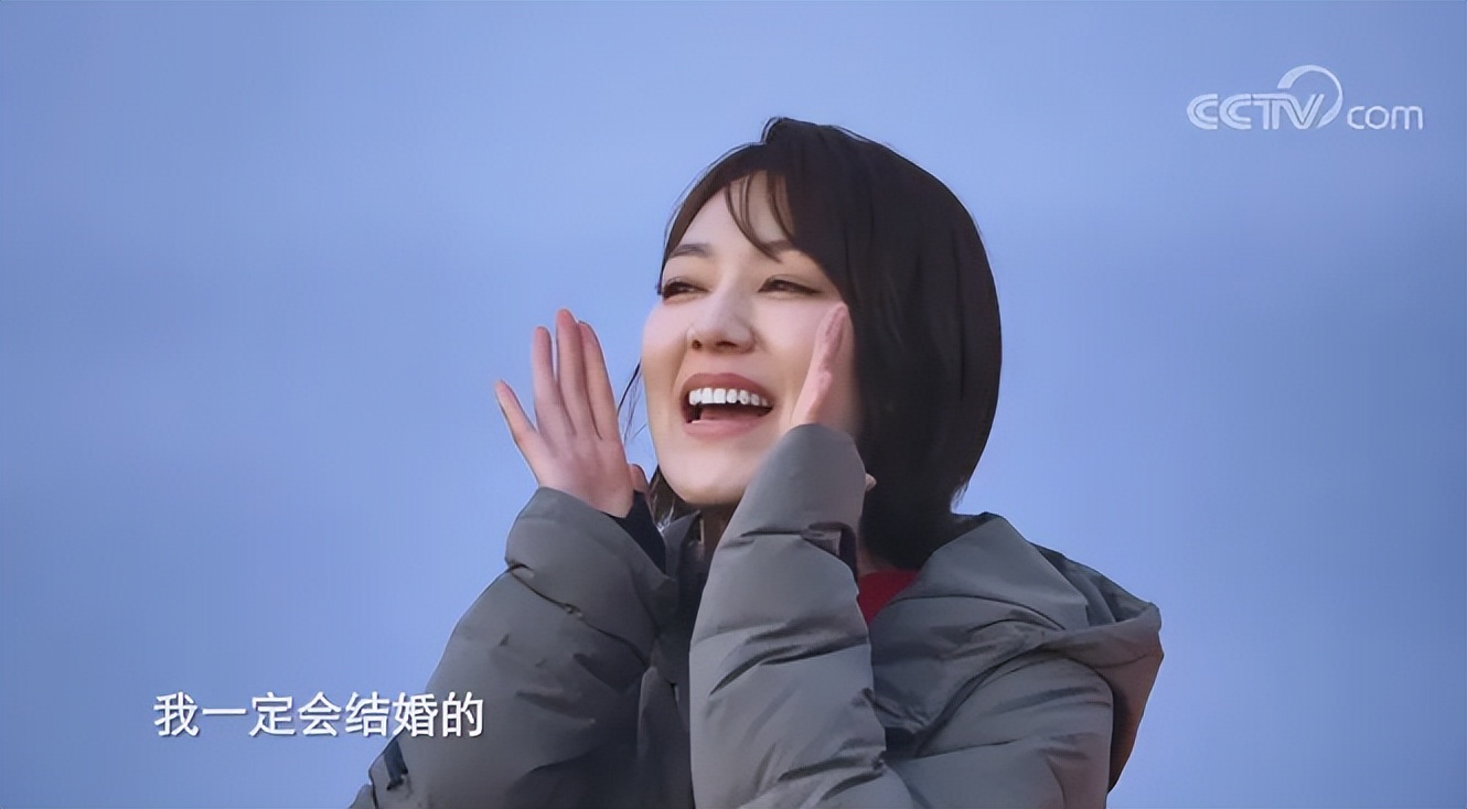 央视主持王冠和曹可凡传绯闻被母亲催婚38岁未婚也幸福