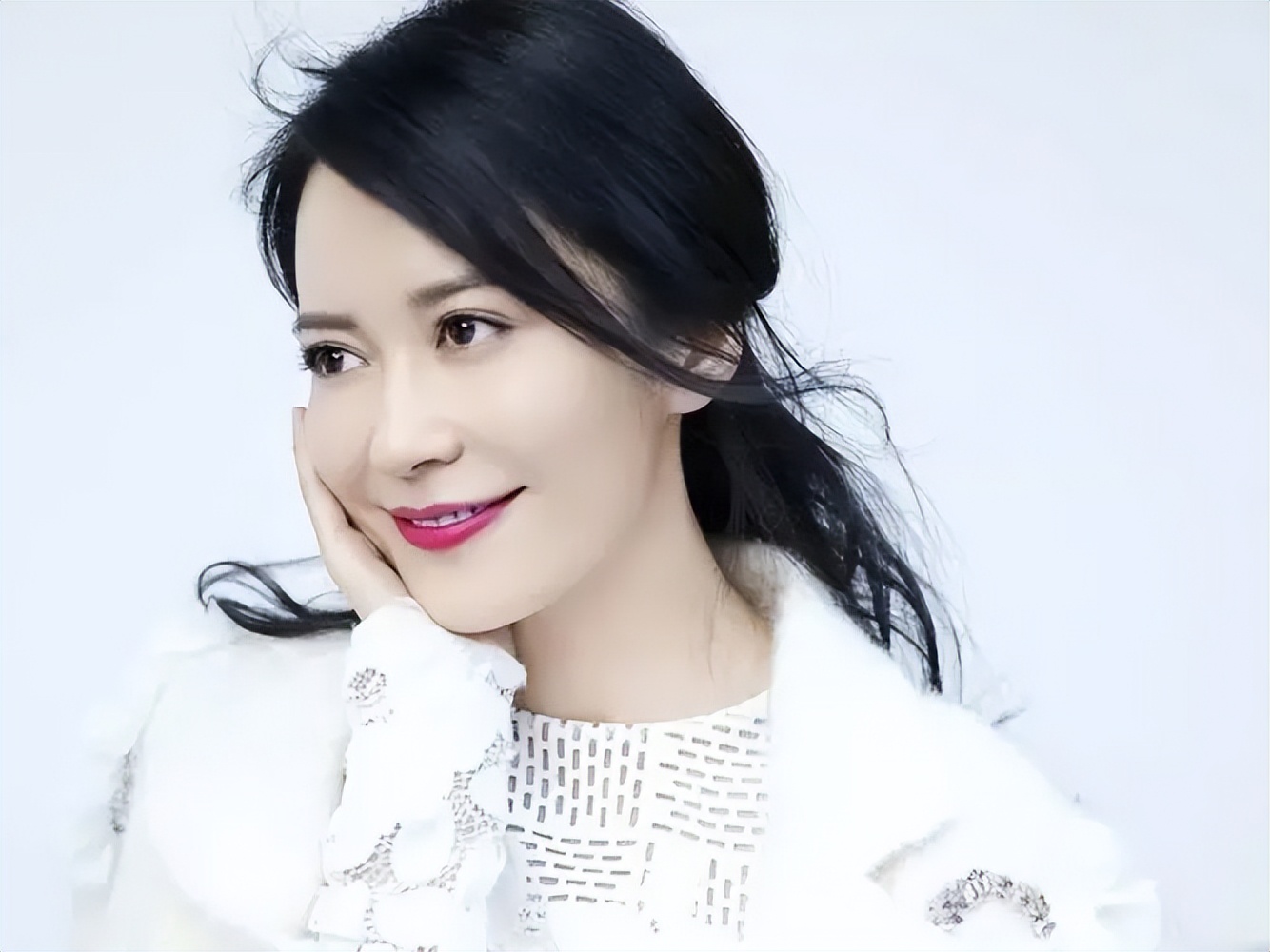 “岁月不败美人”之誉的惊鸿仙子俞飞鸿：充满了东方女人的魅力