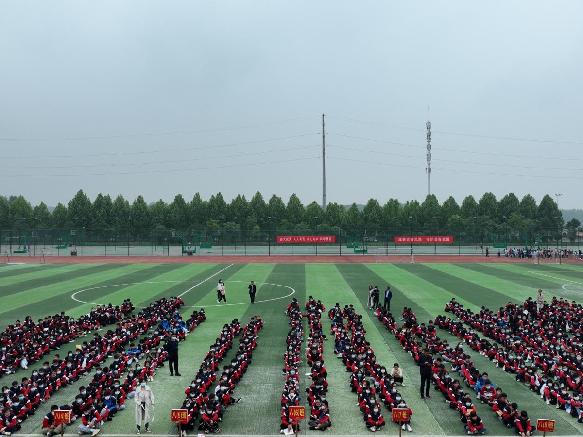 防災(zāi)減災(zāi)日 陽新縣組織中學(xué)生開展火災(zāi)地震救援綜合演練