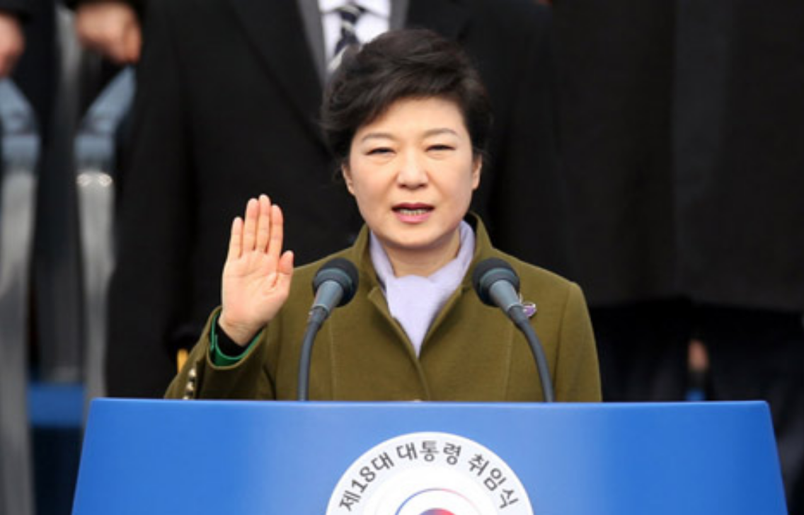 郑维罗：靠一只狗将总统送进牢房，让亲妈入狱18年，自己反而无罪