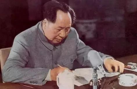 毛泽东《虞美人·枕上》中“国将不国”名句的完整版本及创作背景探索