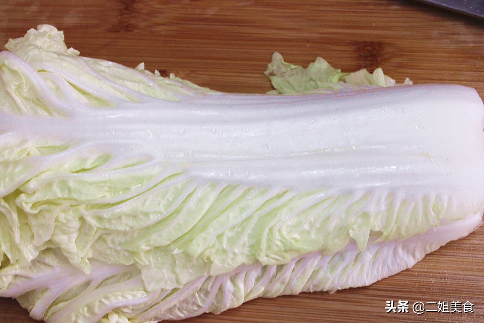 原来矿泉水瓶也能腌酸菜，做法太简单了，酸菜又酸又脆，放久不烂