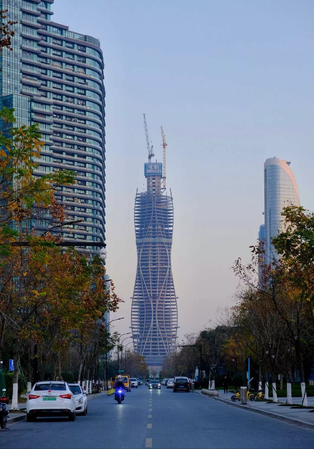 杭州望朝中心核心筒封顶,建筑犹如“火焰与水纹波”
