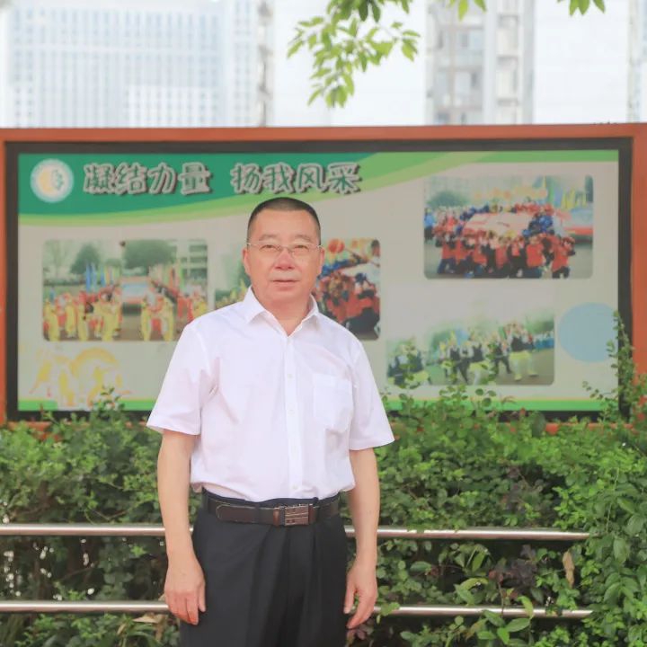 读书月，南湖小学继续深入开展书香校园建设和读书节活动