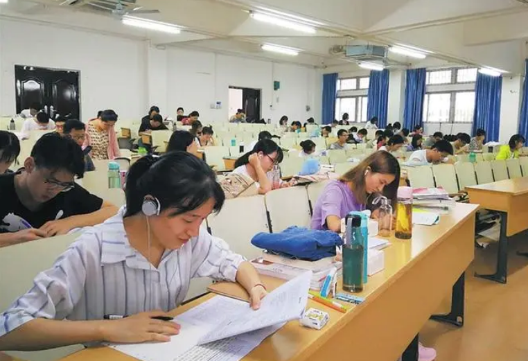 大学毕业后想“留校当老师”，需要满足的前提条件，你知道几个？