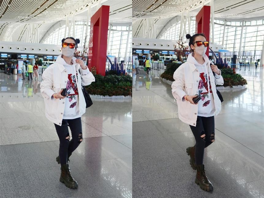 还是能看出来李玟老了，但是穿搭依旧很减龄，感觉比年轻人会打扮