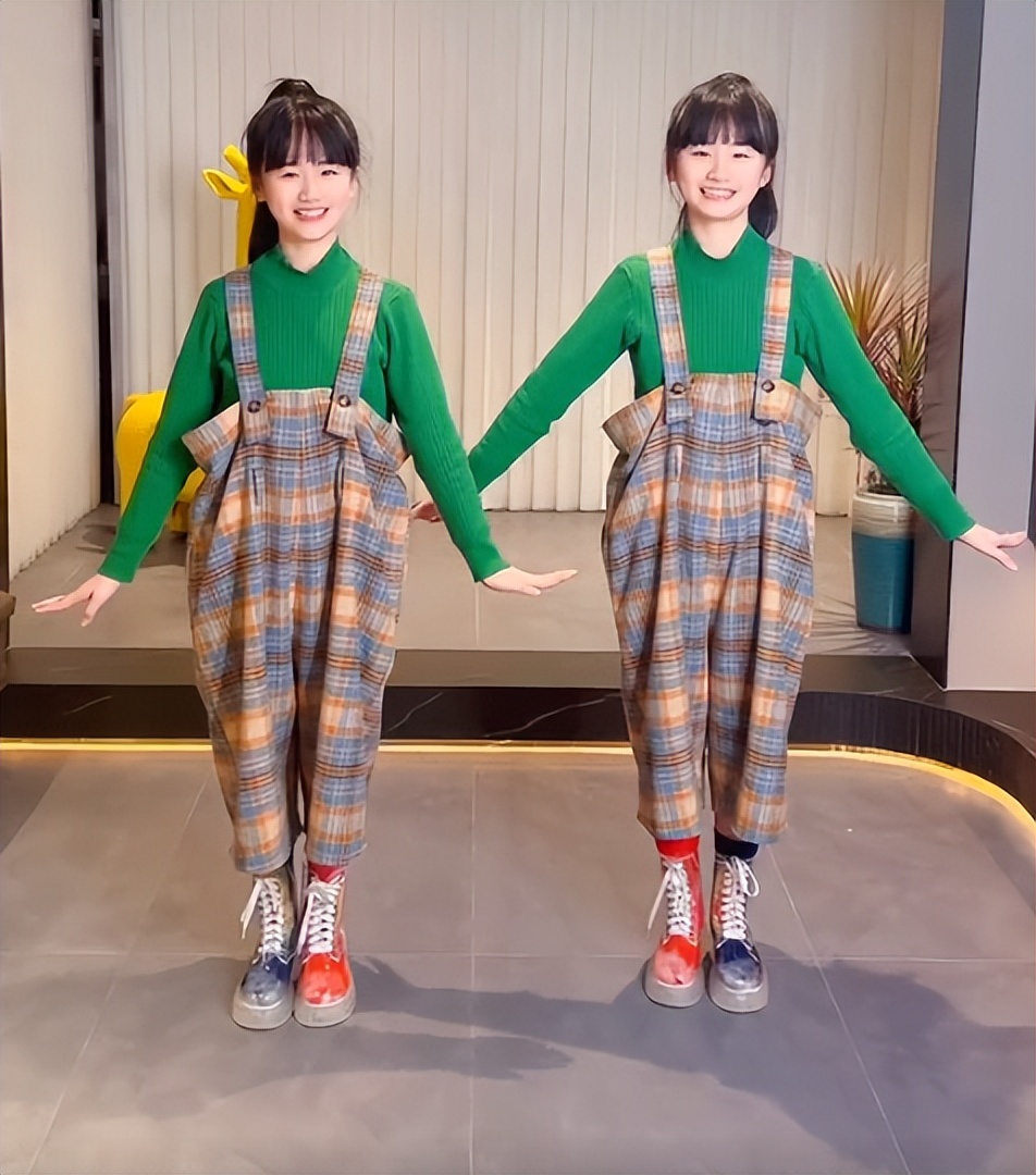 全网最默契姐妹花：“复制粘贴”双胞胎，自学跳舞圈粉1600万