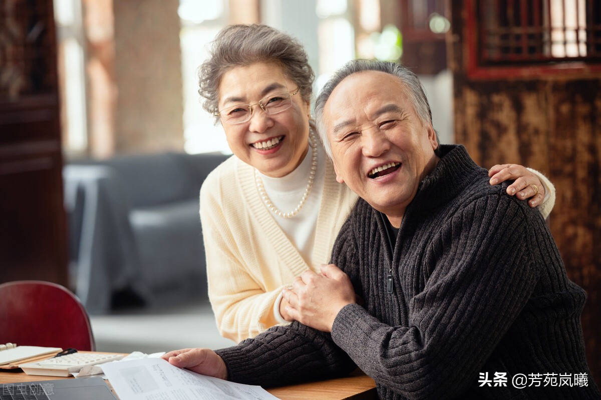 四种精神矍铄老人命最硬，长寿秘诀藏在心态与习惯中