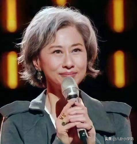 女神老了！6位女星白发照曝光，叶倩文满头苍白，高圆圆头顶斑驳