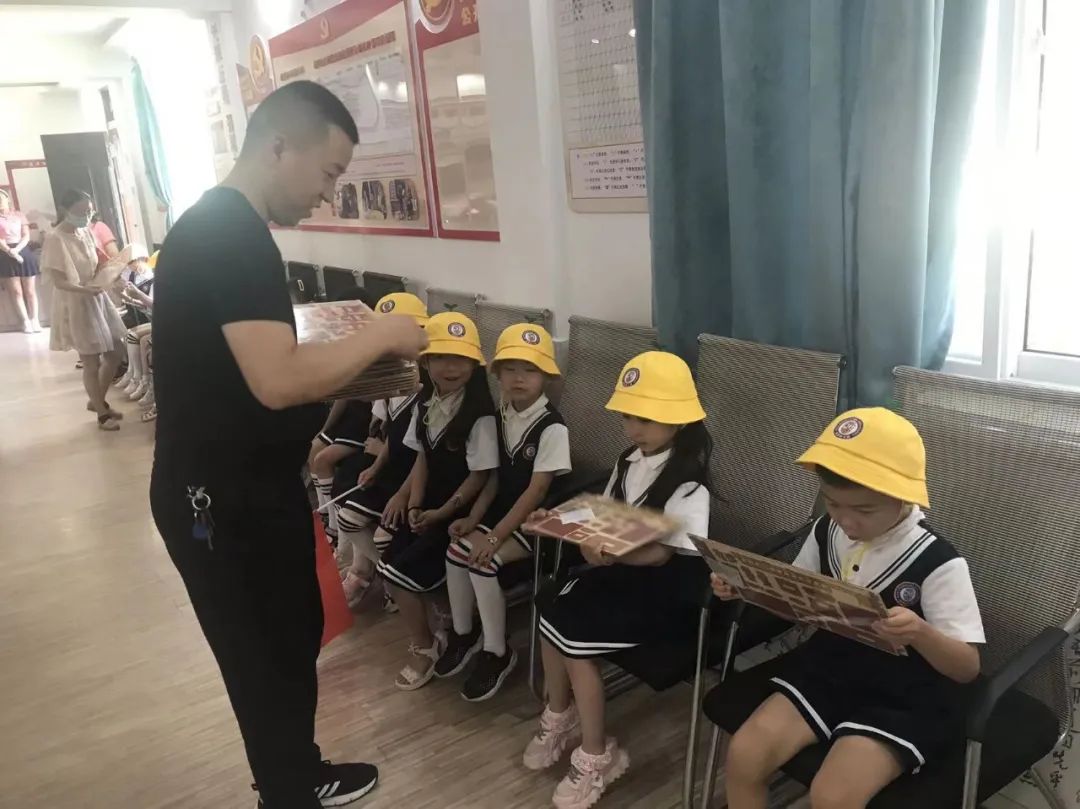 党史浸润童心经典代代相传渭南市第一医院党员志愿者走进瑞梦幼儿园