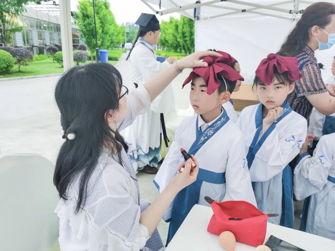 成都市双流区金桥小学师生代表参加槐轩故里文化苑揭牌仪式