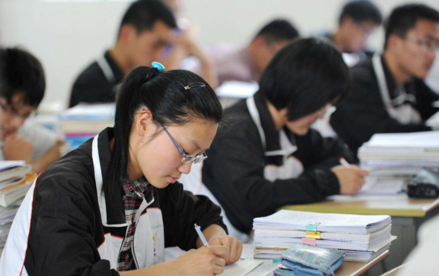 “这一切都是从高考开始”，高三百日誓师大会，学生发言振奋人心