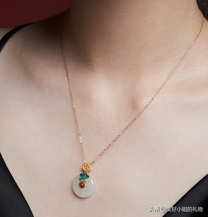 母亲节礼物系列I 细数我私藏的宝藏首饰，千元不到让妈妈闪耀起来