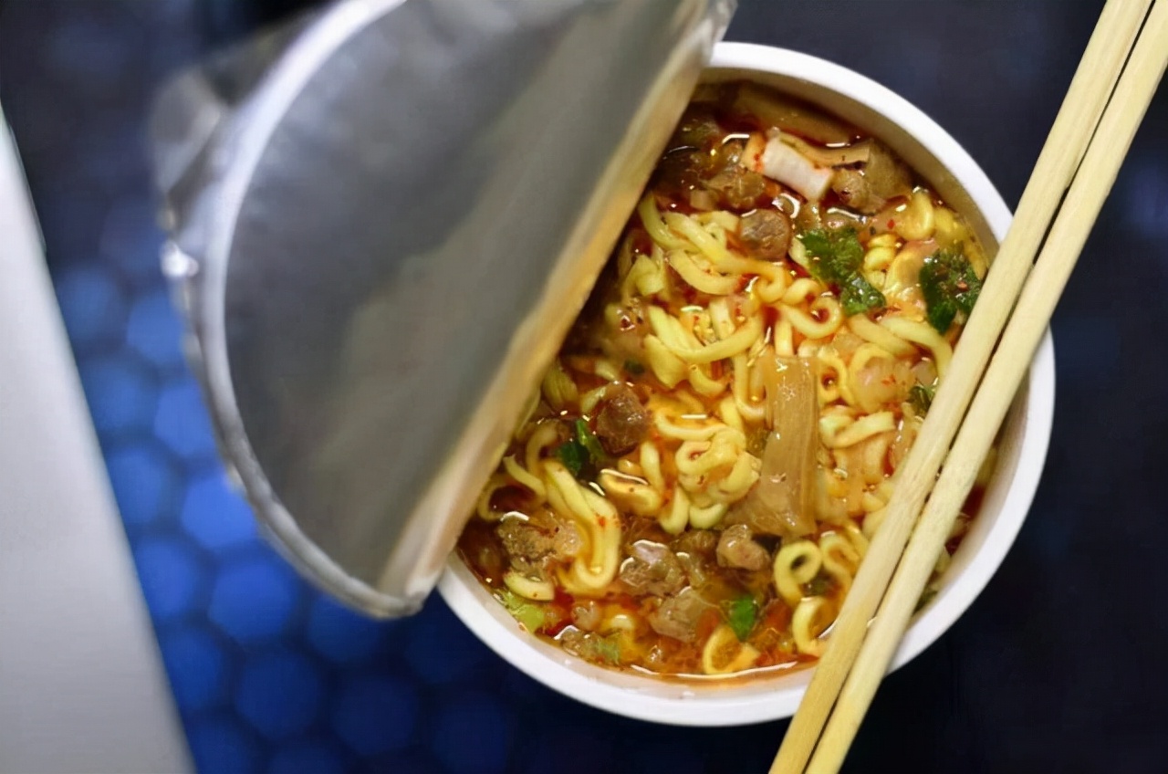 方便面都是防腐剂，需32天才解毒？坦白说：这10种垃圾食品应少碰