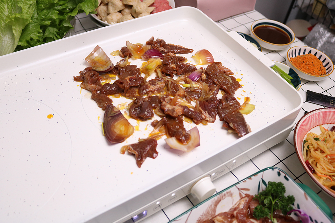 登上饭桌的移动灶台 用乐视嗨烤盘才知道在家吃烤肉到底有多香
