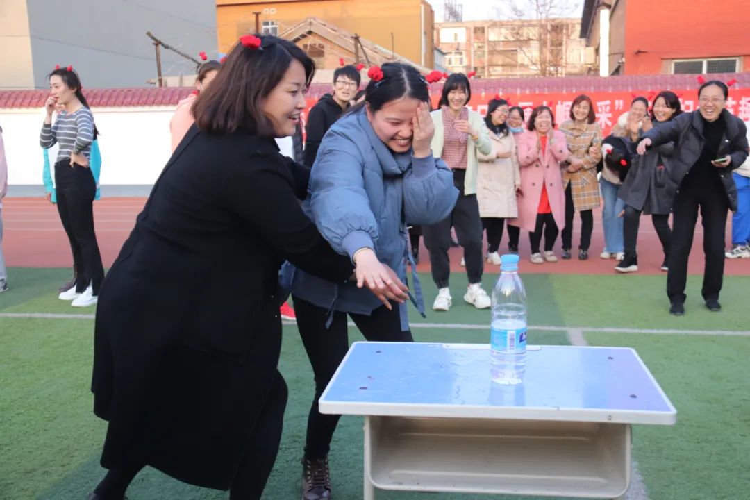 欢庆女神节日 尽展巾帼风采—自由路小学举行三八妇女节趣味运动会