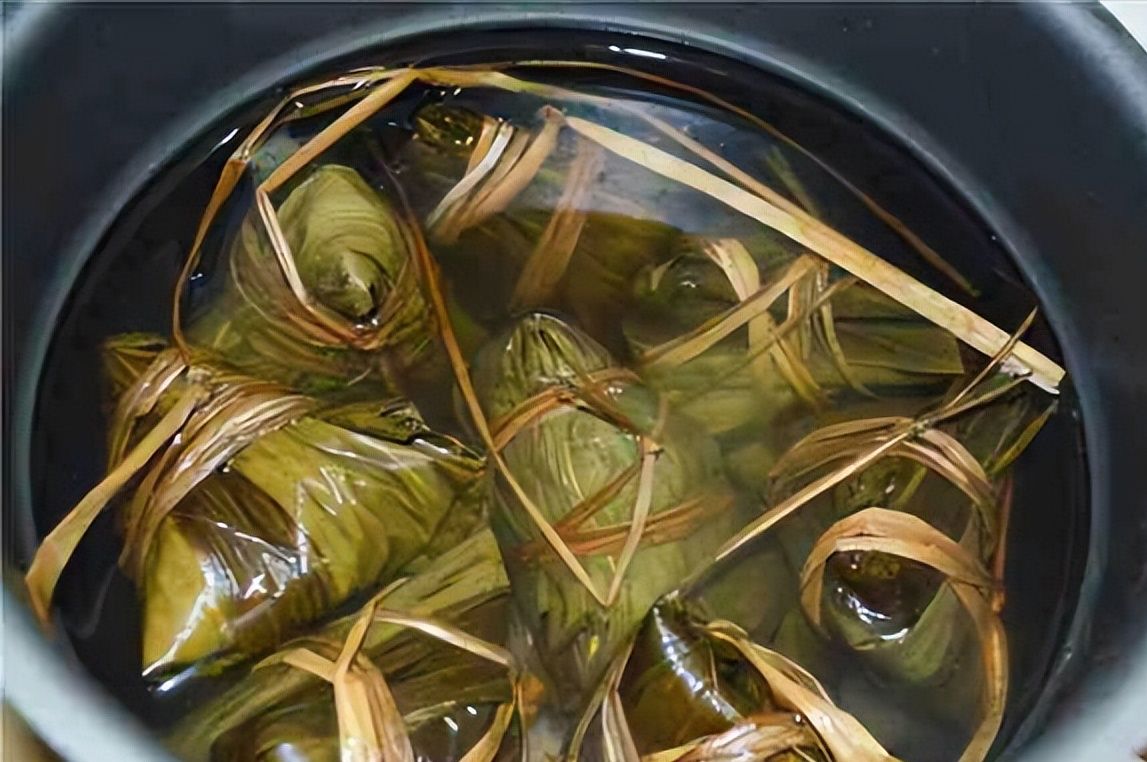 煮粽子时,到底是开水下锅还是冷水下锅?究竟要煮多久?建议了解