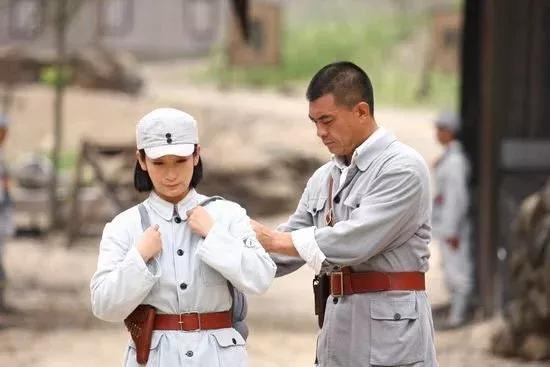 演员王新军：成名后抛妻弃子，把秦海璐宠成宝，前妻火了他却糊了