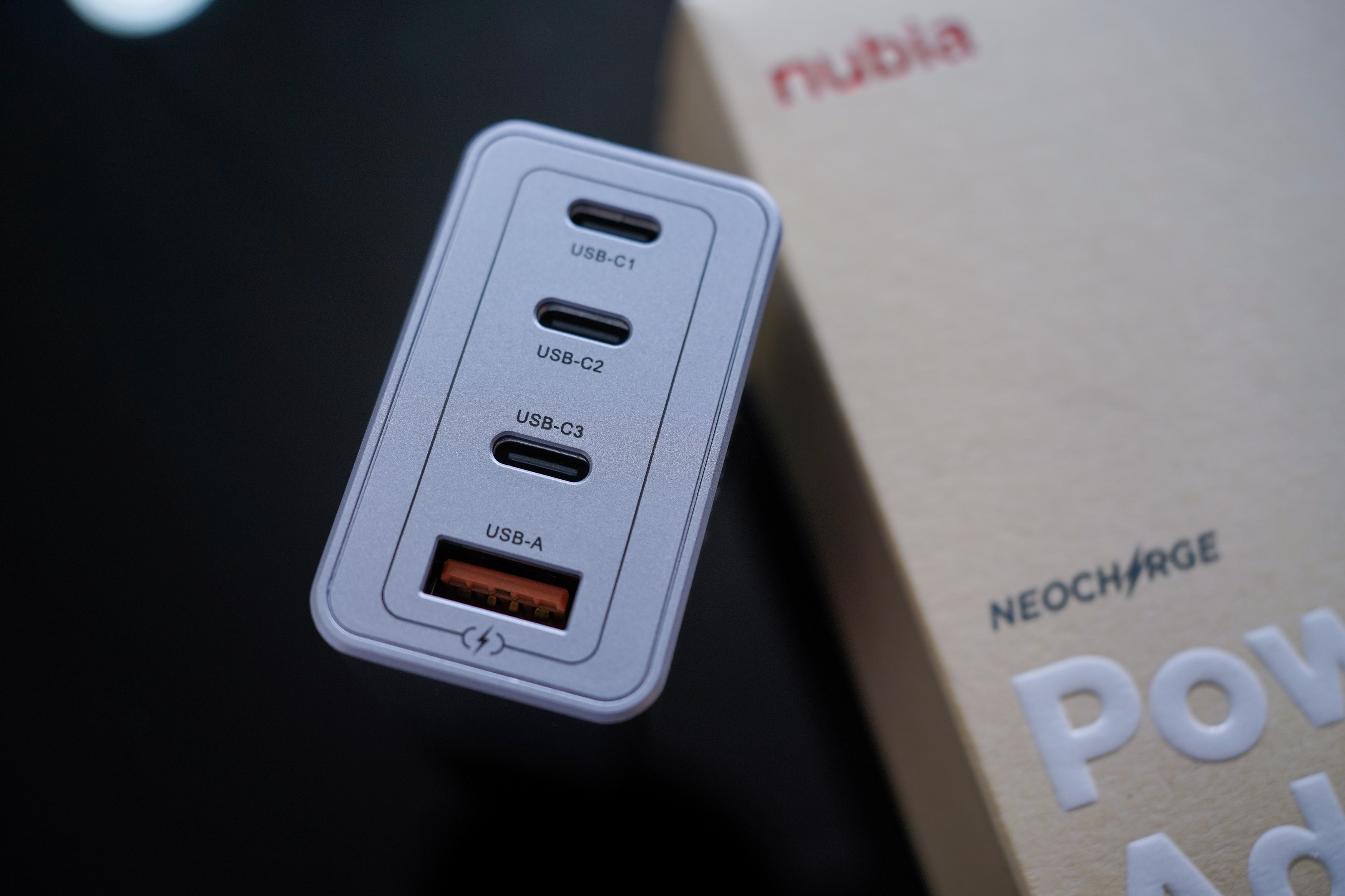 第三代GaN技术：氘锋能量块65W四口氮化镓充电头体验