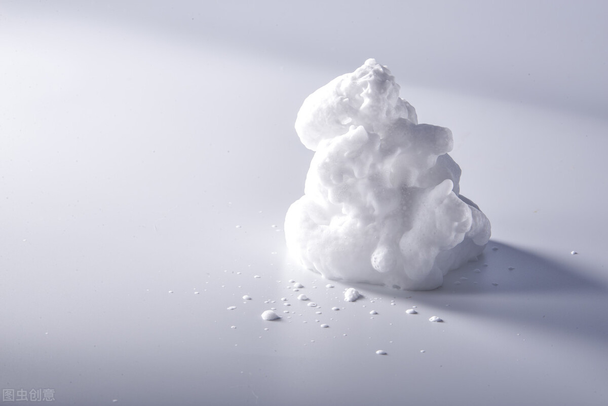 洗衣服时放上2粒，不管多脏的衣服，都能干净如新，省钱又省力