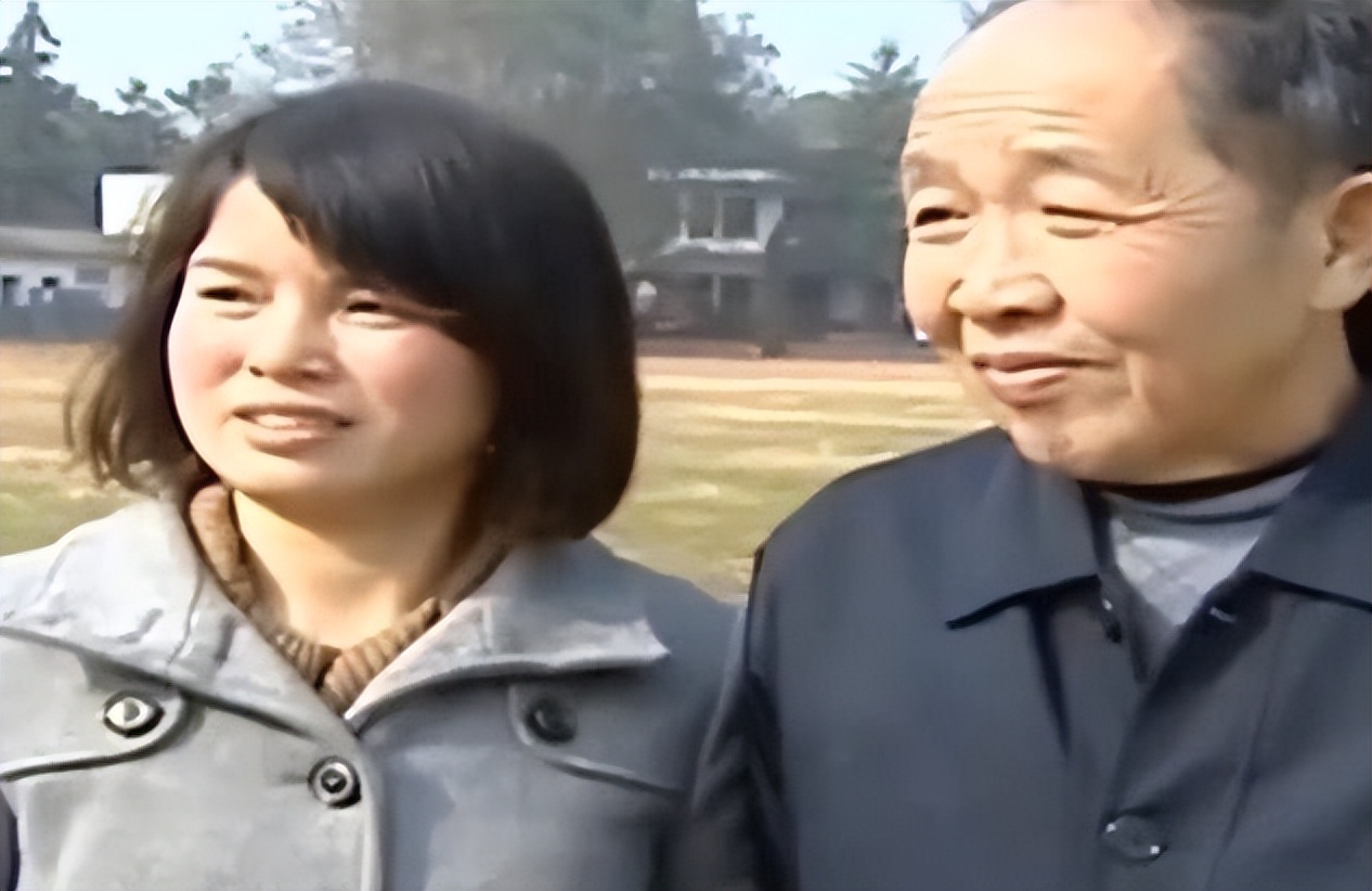 2012年湖南一38岁女教师倒追65岁二婚环卫工人，如今过得怎么样