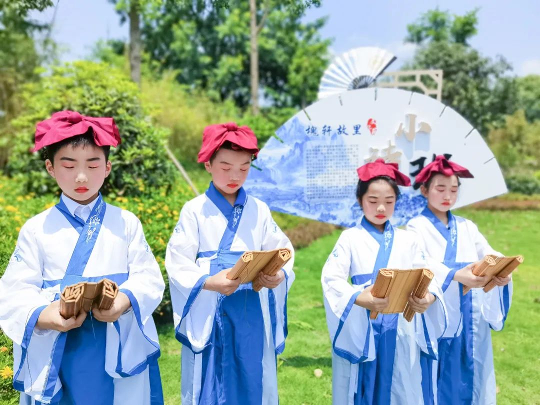 成都市双流区金桥小学师生代表参加槐轩故里文化苑揭牌仪式