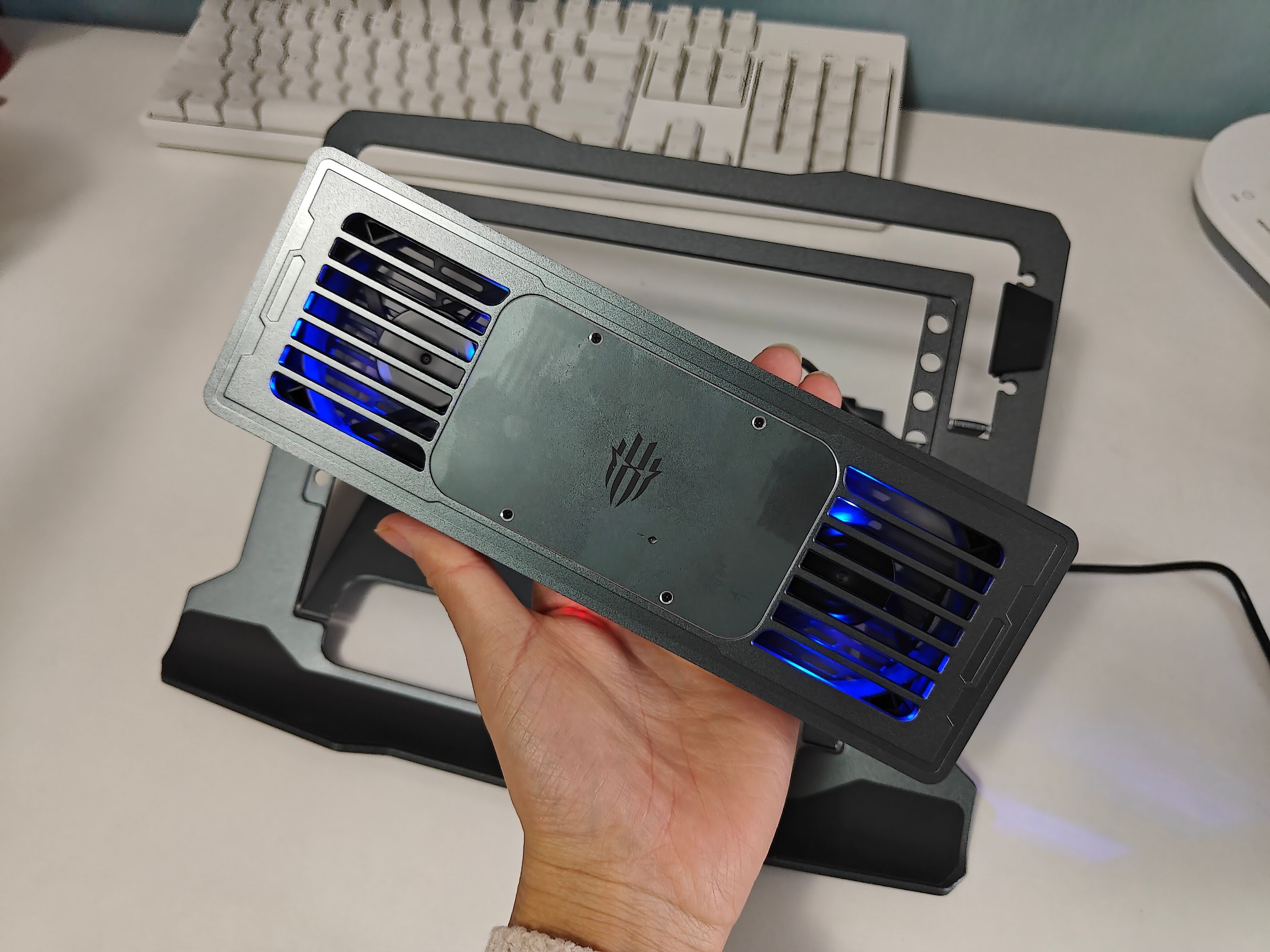 三核涡轮,半导体制冷,降温更快的红魔笔记本电脑散热器评测 - 114货源