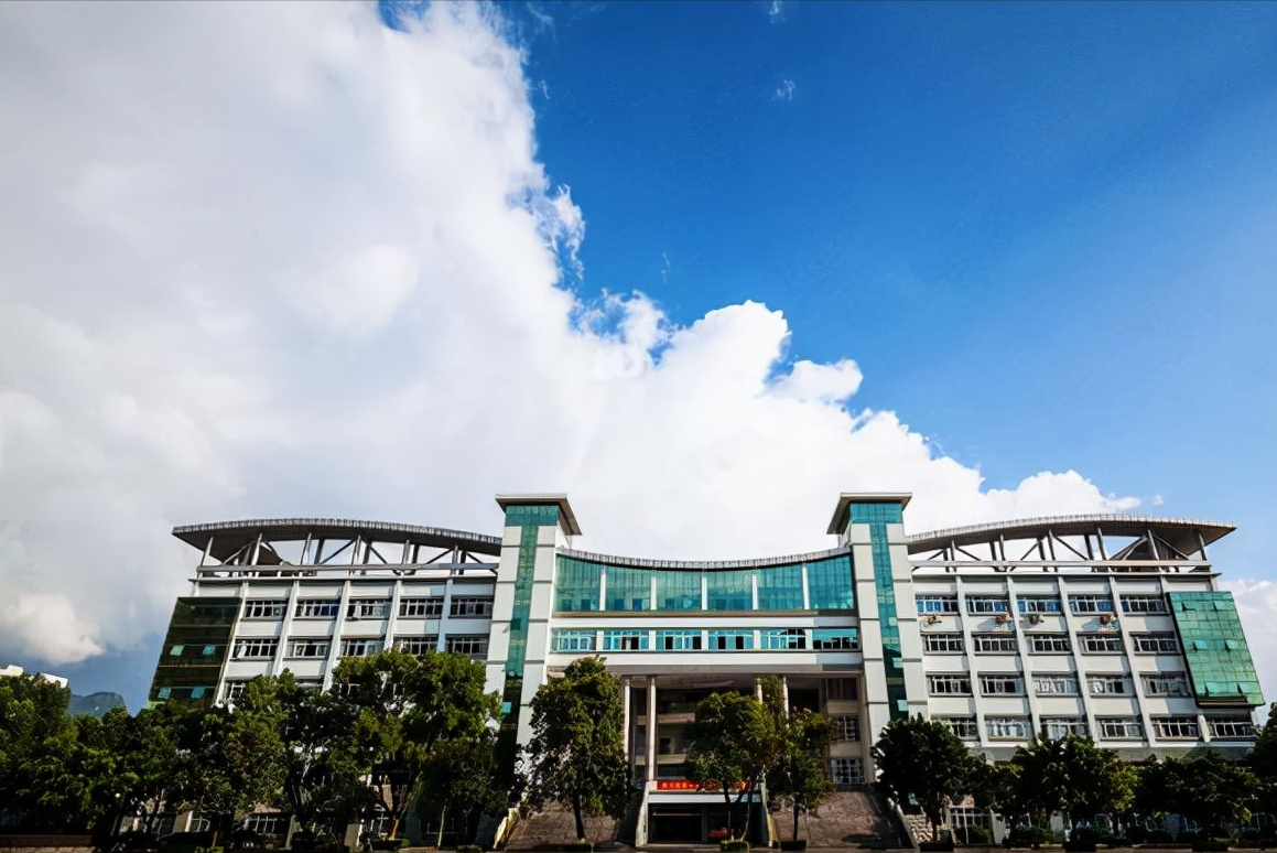 华南地区高校最新排名出炉，中山大学实力登顶，深圳大学闯进前五