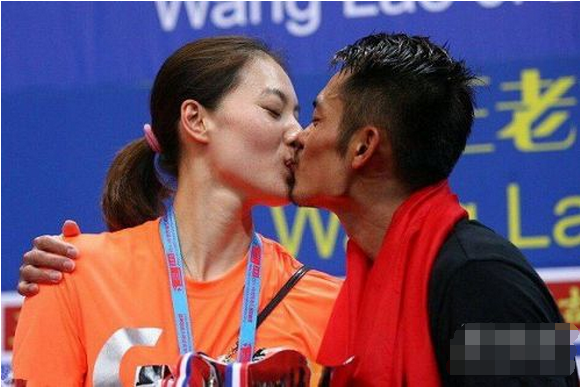 林丹谢杏芳夫妇成飞人？三人四个月欠机票40余万元，被列为失信人
