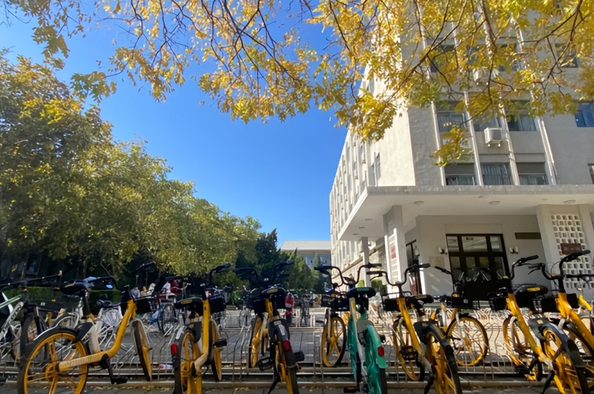 高考必胜！坐拥3个地铁站，食堂比男寝还多！2022，北师大等你赴约！