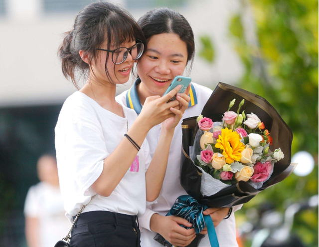 刚上大学就有人追的女生，多半有这4个特点，全中的易成“校花”