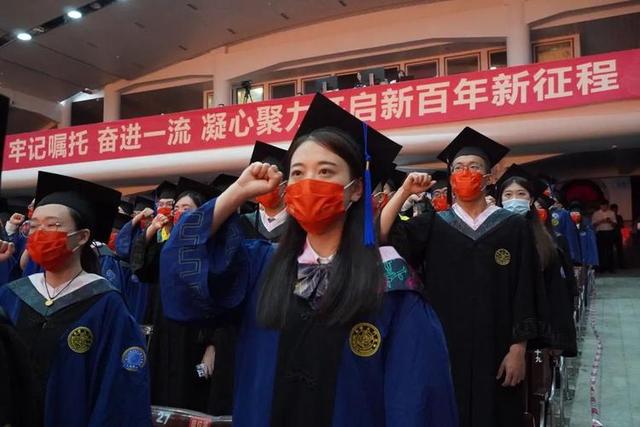 福建高校排行榜出炉，厦门大学稳居第一，集美大学退步，无缘第七